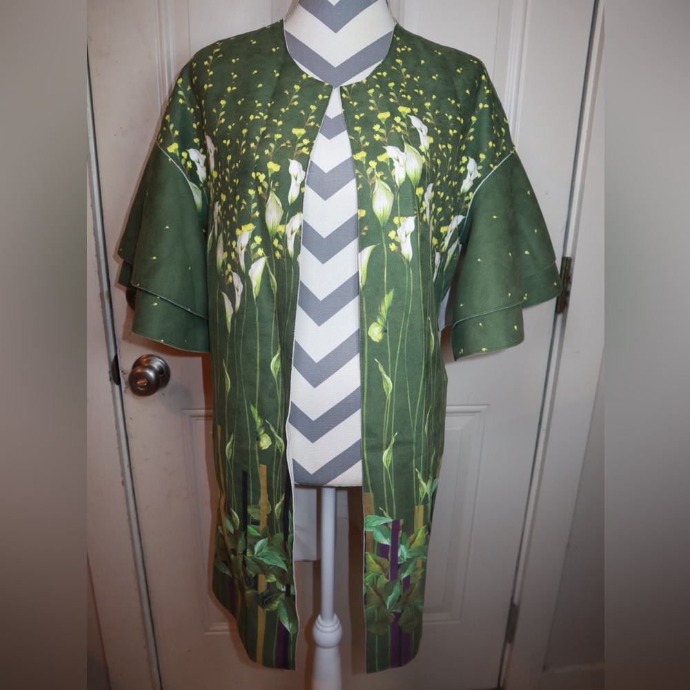 CQ by CQ Short sleeve overcoat with floral details SIZE SMALL